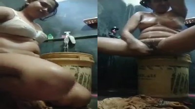 Beautiful Mallu Girl Kulikumpothu Kutty Dildo Suyainbam